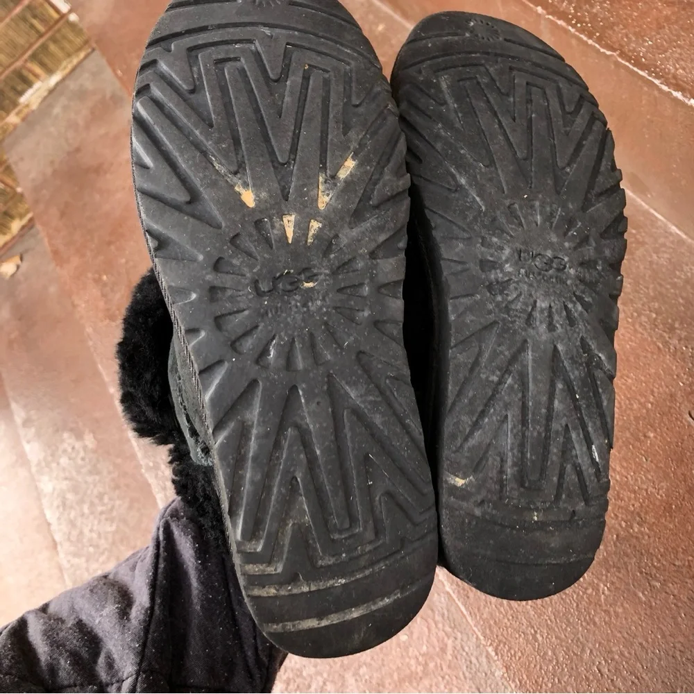 Ugg Womens Bailey Button II Boots Size 6 Black‎ Sheepskin Style 5803